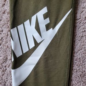 NWOT Nike Leggings